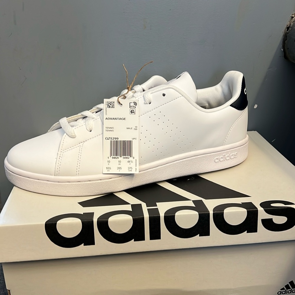 NIB Men’s Adidas Advantage Court Shoes size 10.5